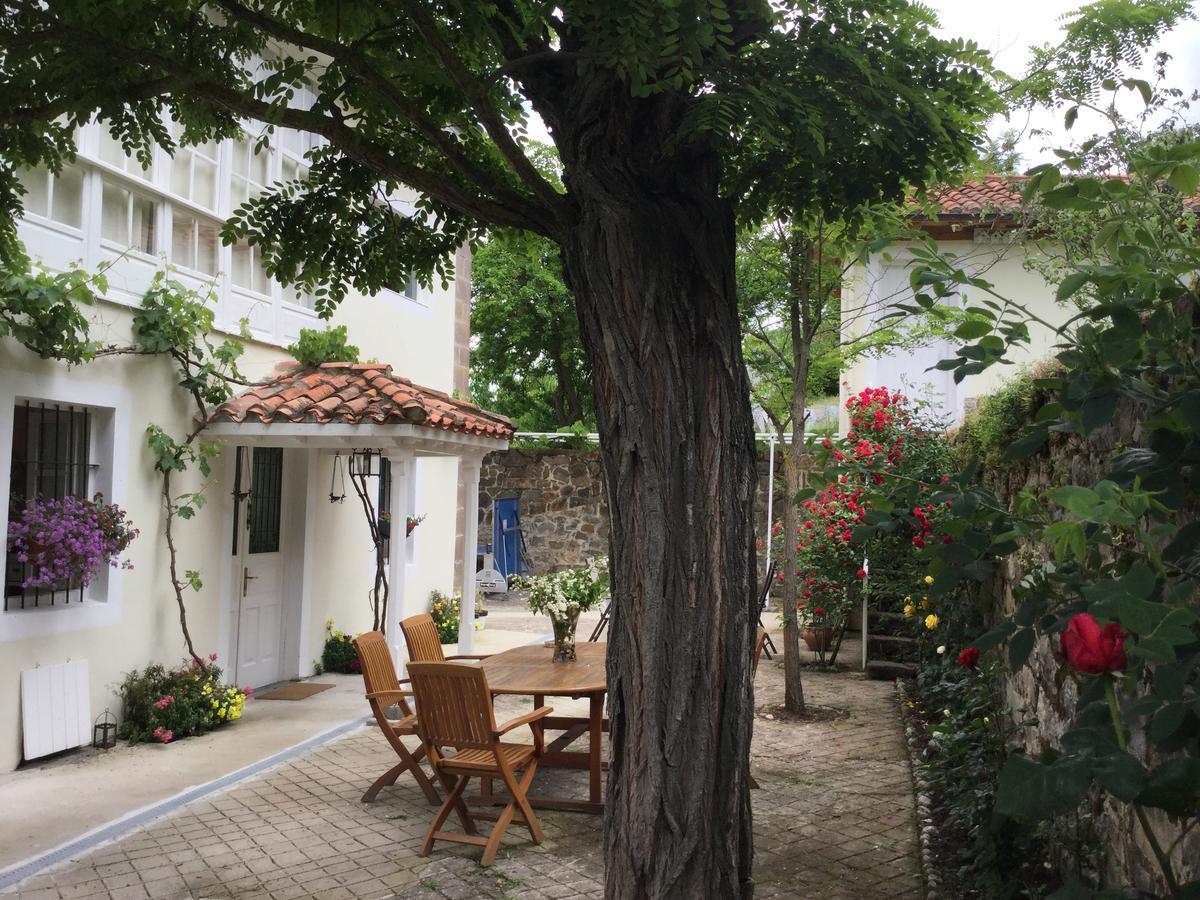 Villa Elena Потес Экстерьер фото