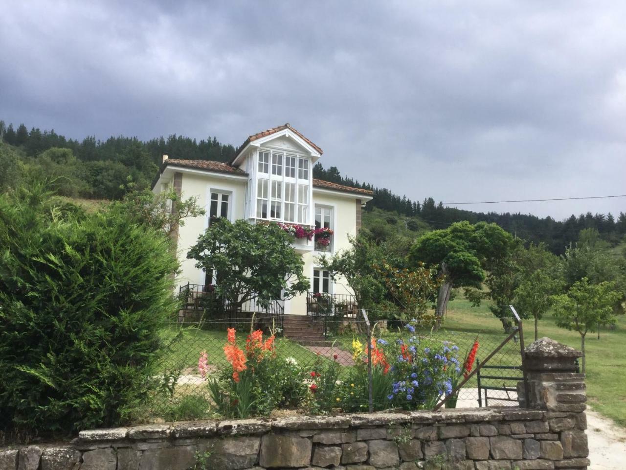 Villa Elena Потес Экстерьер фото